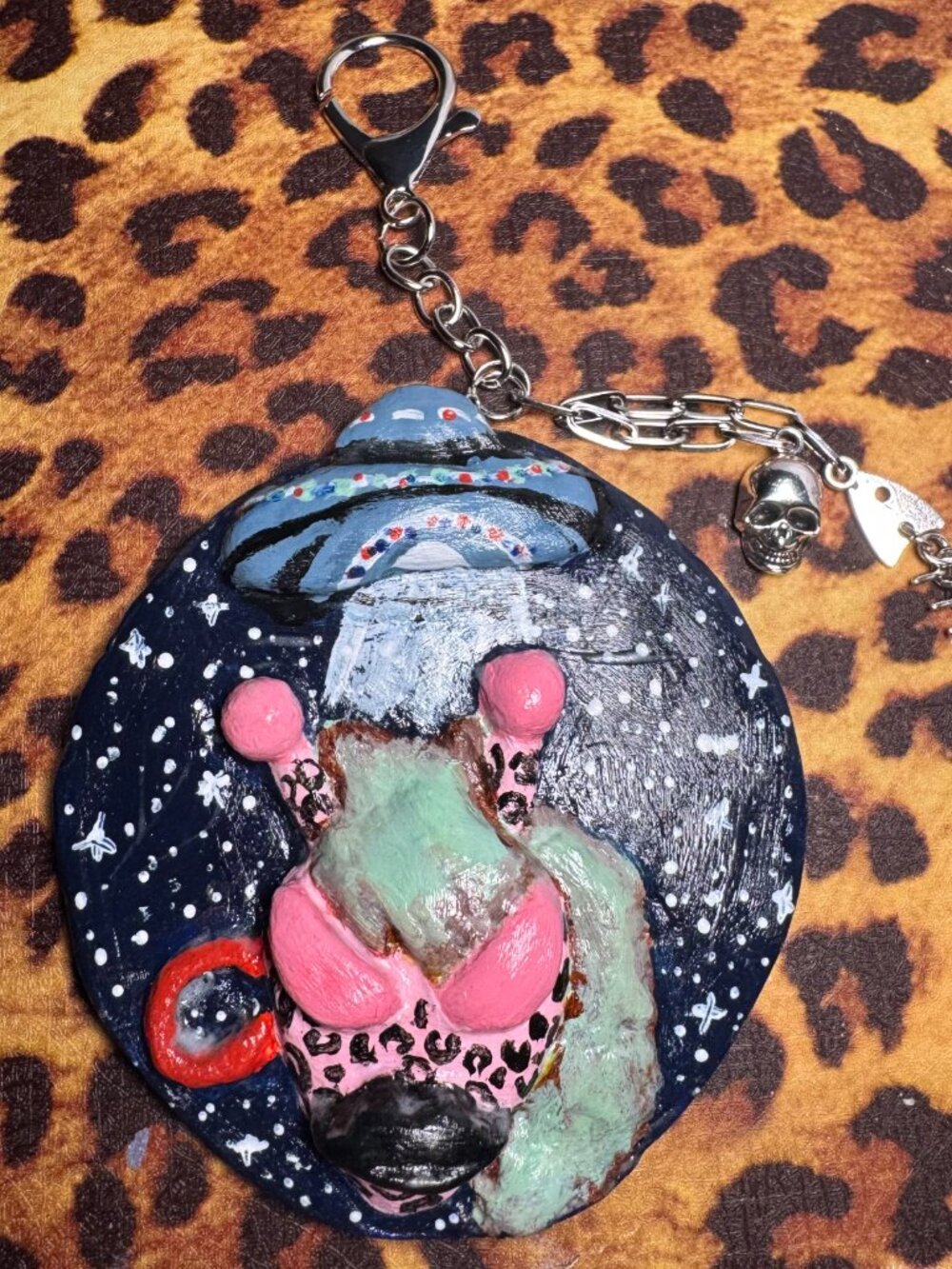 Cheetah Alien Key Chain - Picture 2 of 7